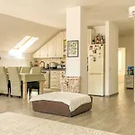 شقة Central Brasov Apartment