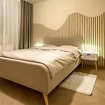 Central Brasov Apartment شقة *